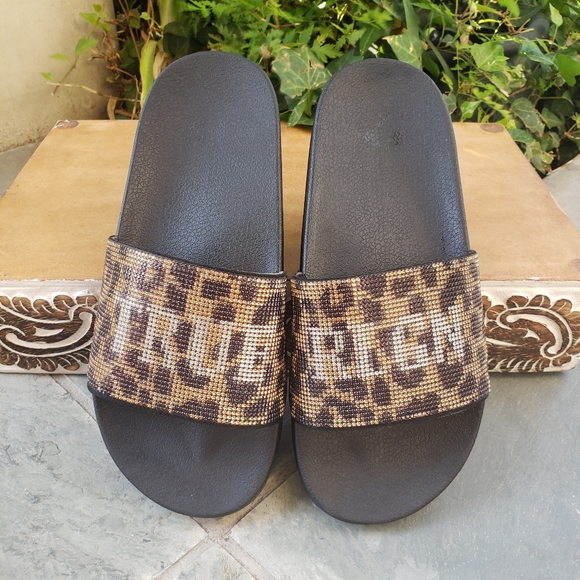 Casual Chic True Religion Crystal Leopard Slides - Picture 4 of 9